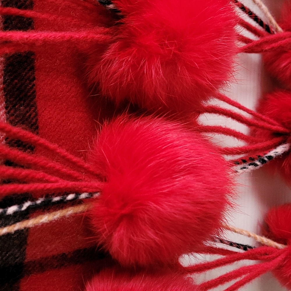 NWOT Macy's Plaid Pompom Scarf - Picture 1 of 10